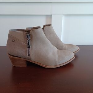 Simply Vera Vera Wang Taupe Ankle Booties